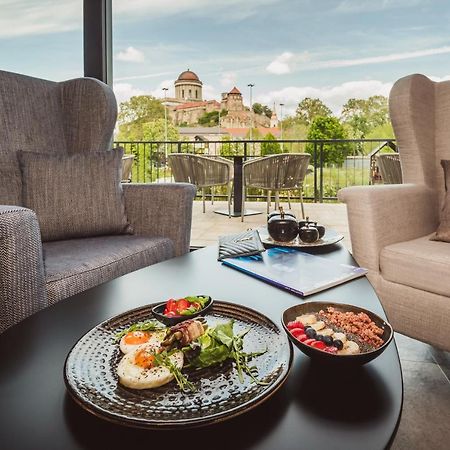 Mediterraneo Luxury Room Esztergom Bagian luar foto