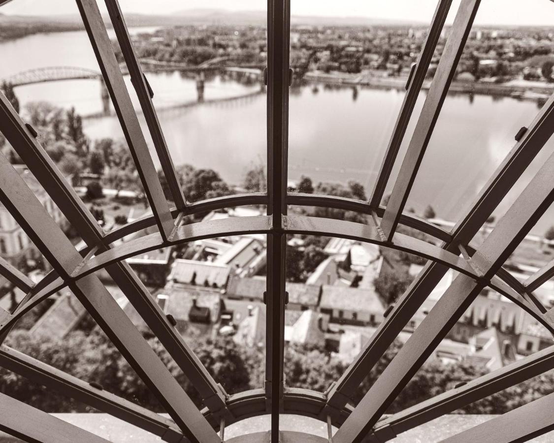 Mediterraneo Luxury Room Esztergom Bagian luar foto